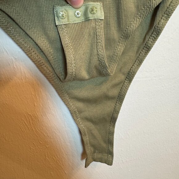 Womens Princess Polly Size 4 US ‎ Green Ribbed Bodysuit Long Sleeve Square Neck - Picture 3 of 5